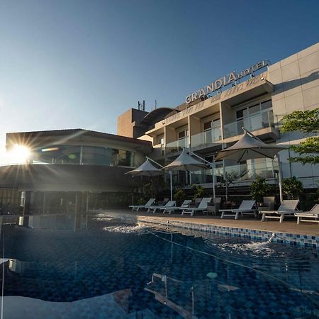 Grandia Hotel Бандунг Экстерьер фото