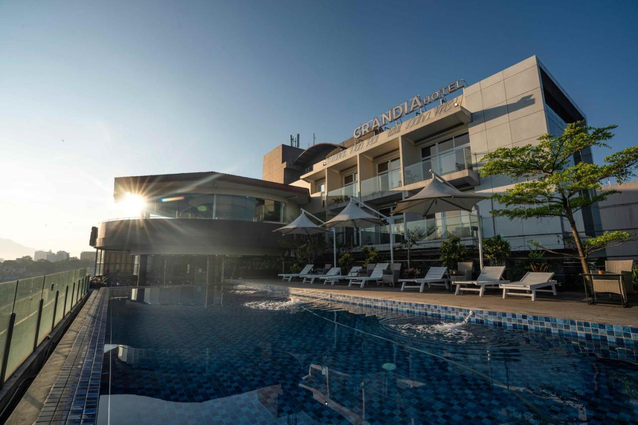 Grandia Hotel Бандунг Экстерьер фото